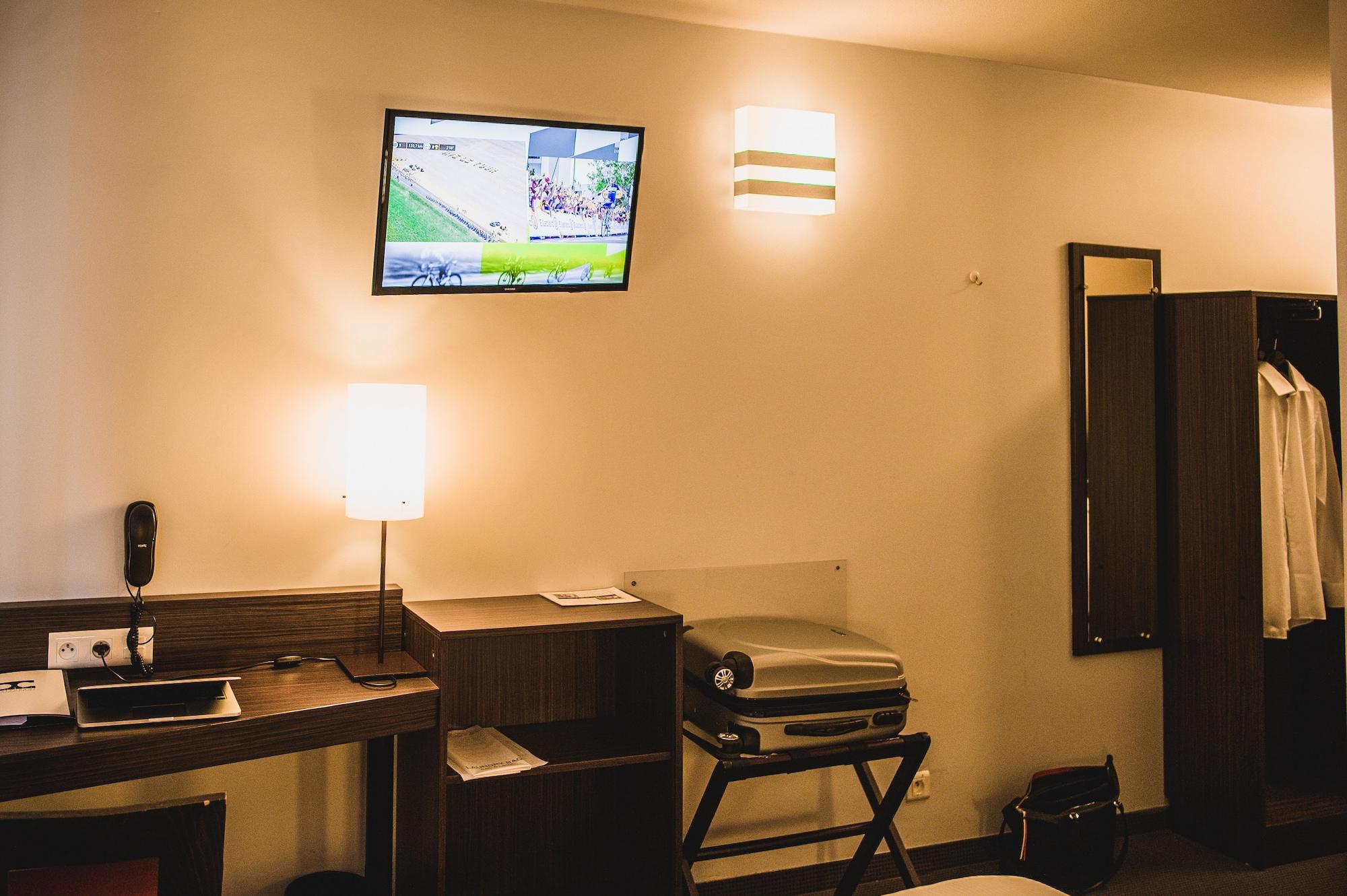 Dc Hotel Charleroi Airport Экстерьер фото