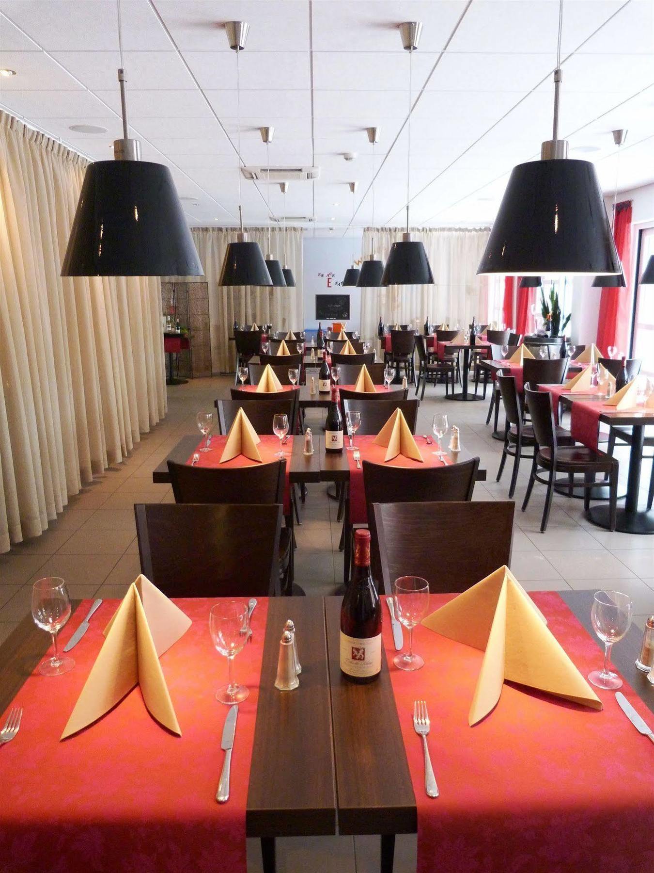 Dc Hotel Charleroi Airport Экстерьер фото