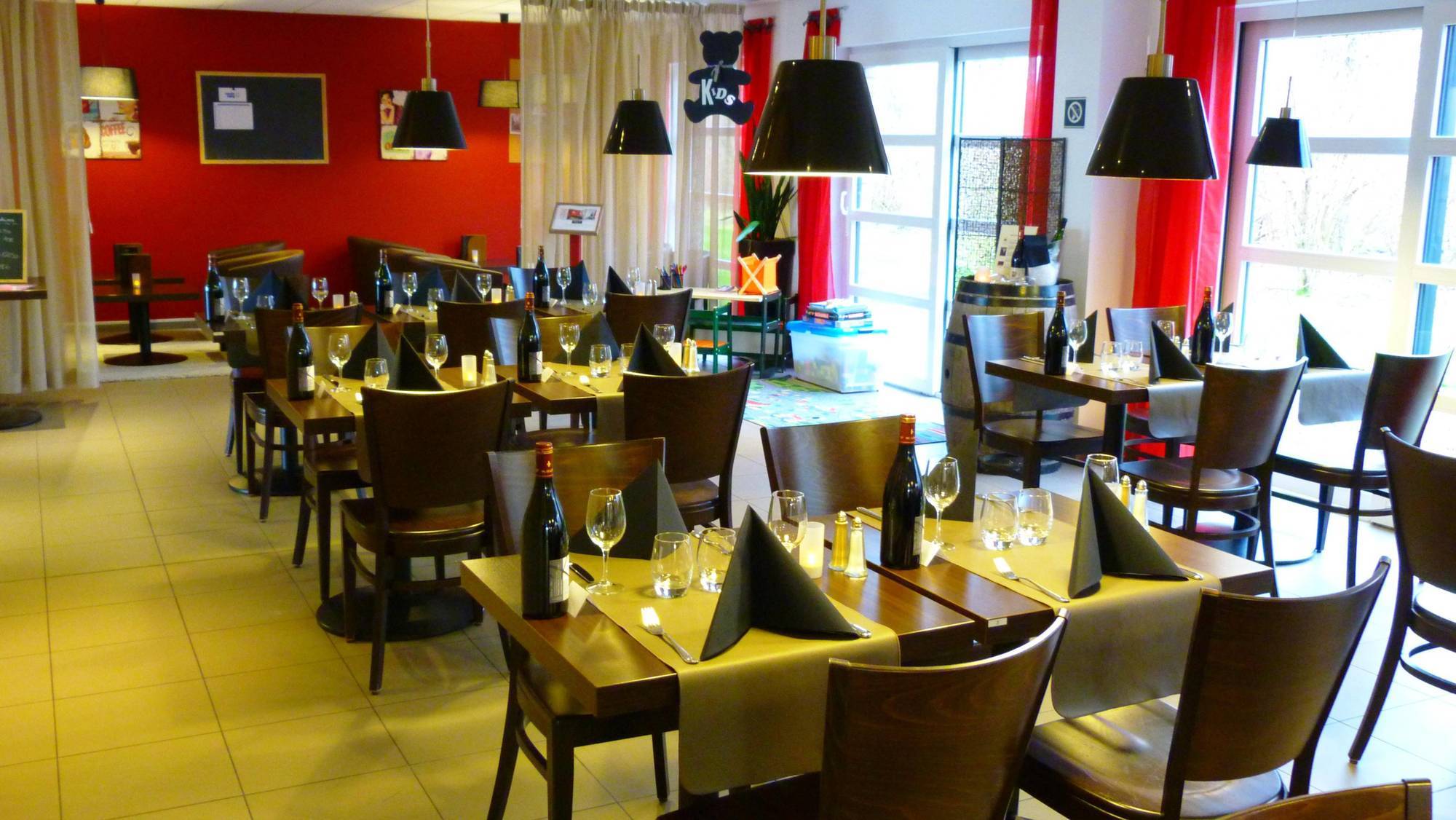 Dc Hotel Charleroi Airport Экстерьер фото