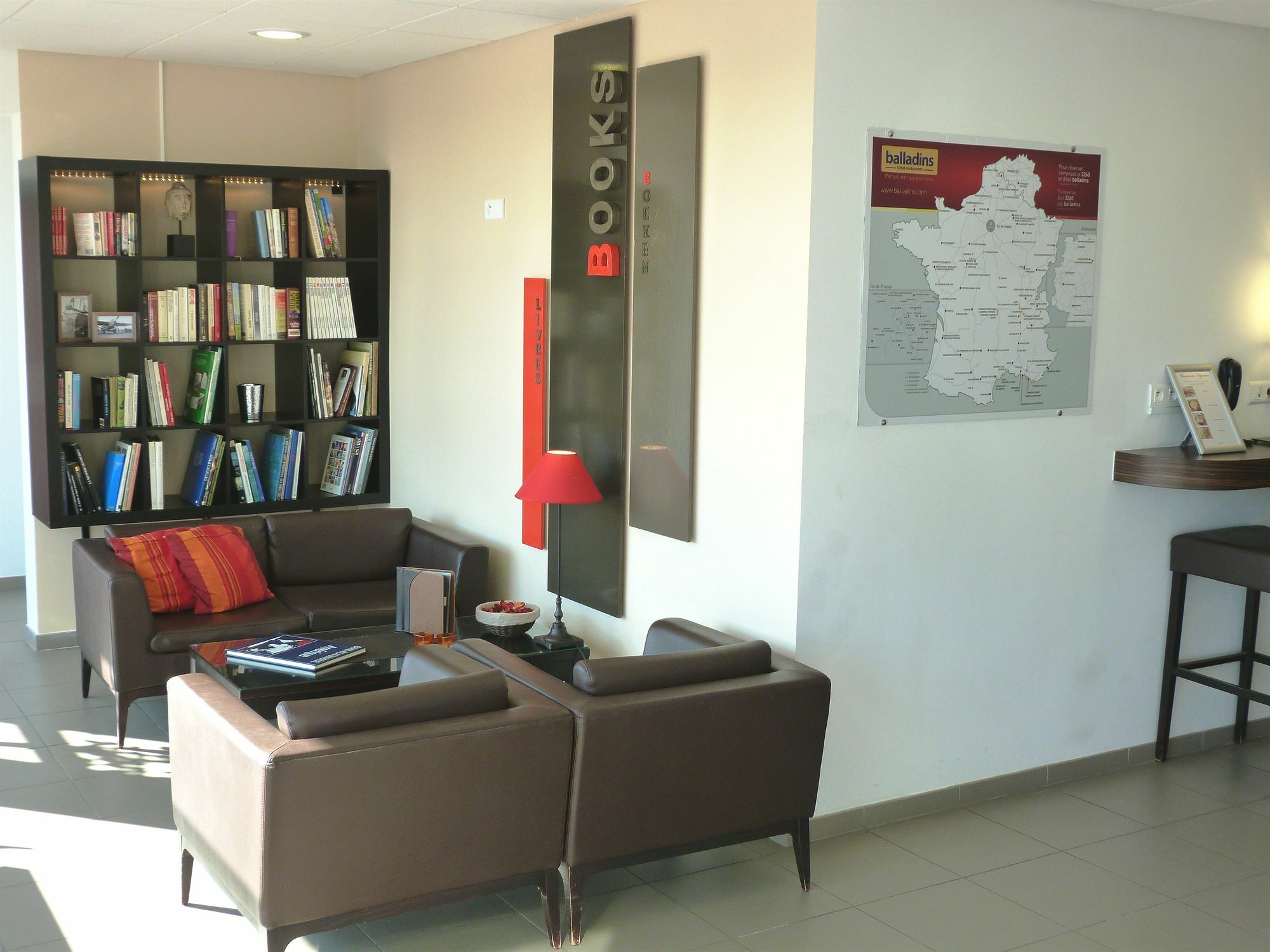 Dc Hotel Charleroi Airport Экстерьер фото