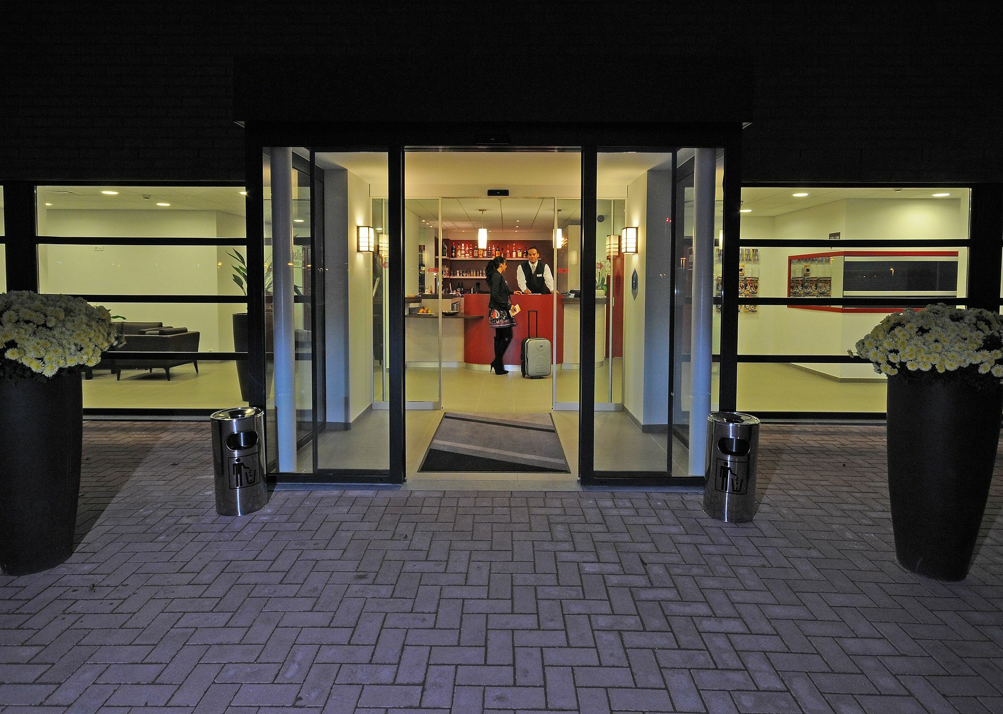 Dc Hotel Charleroi Airport Экстерьер фото