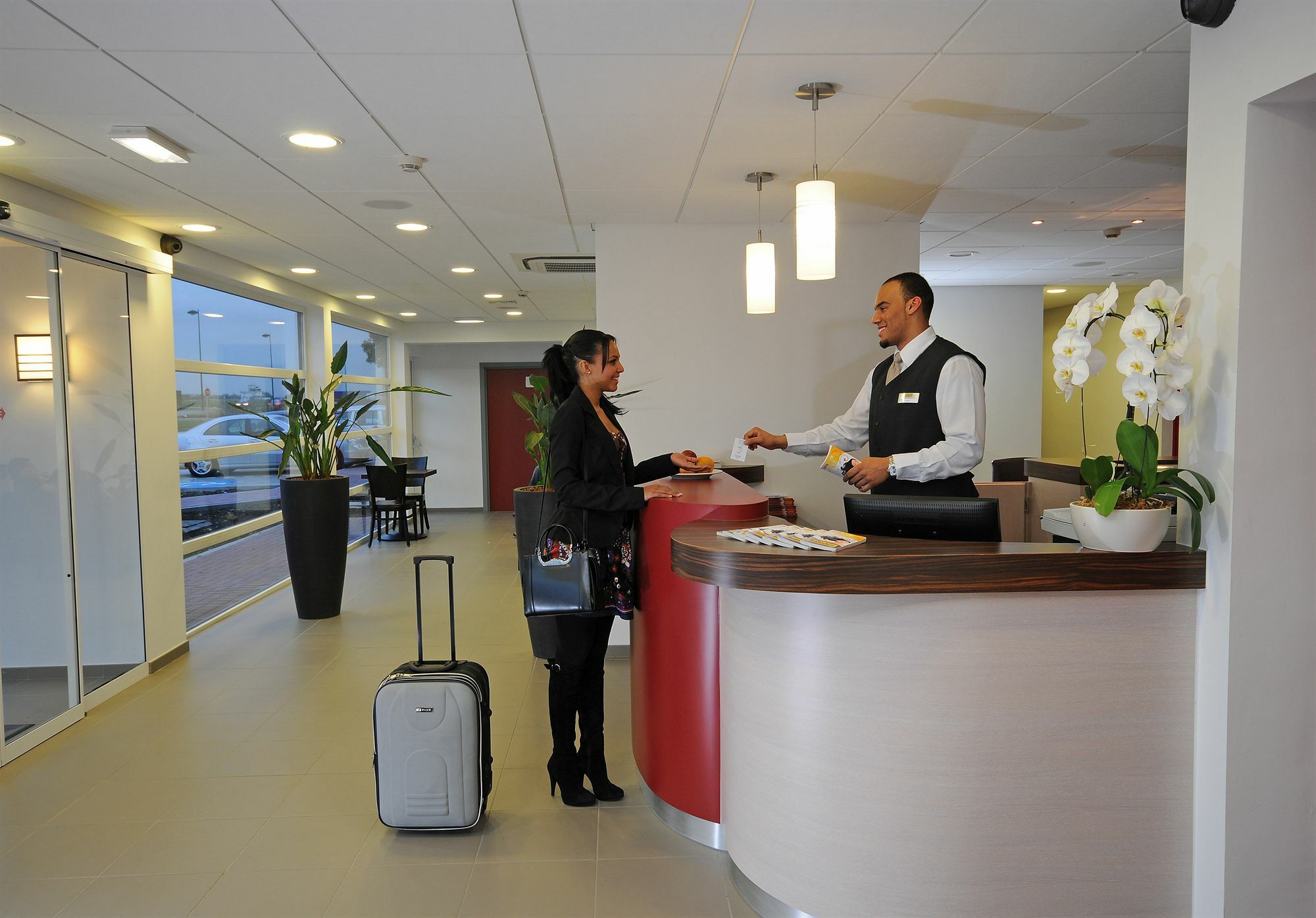Dc Hotel Charleroi Airport Экстерьер фото