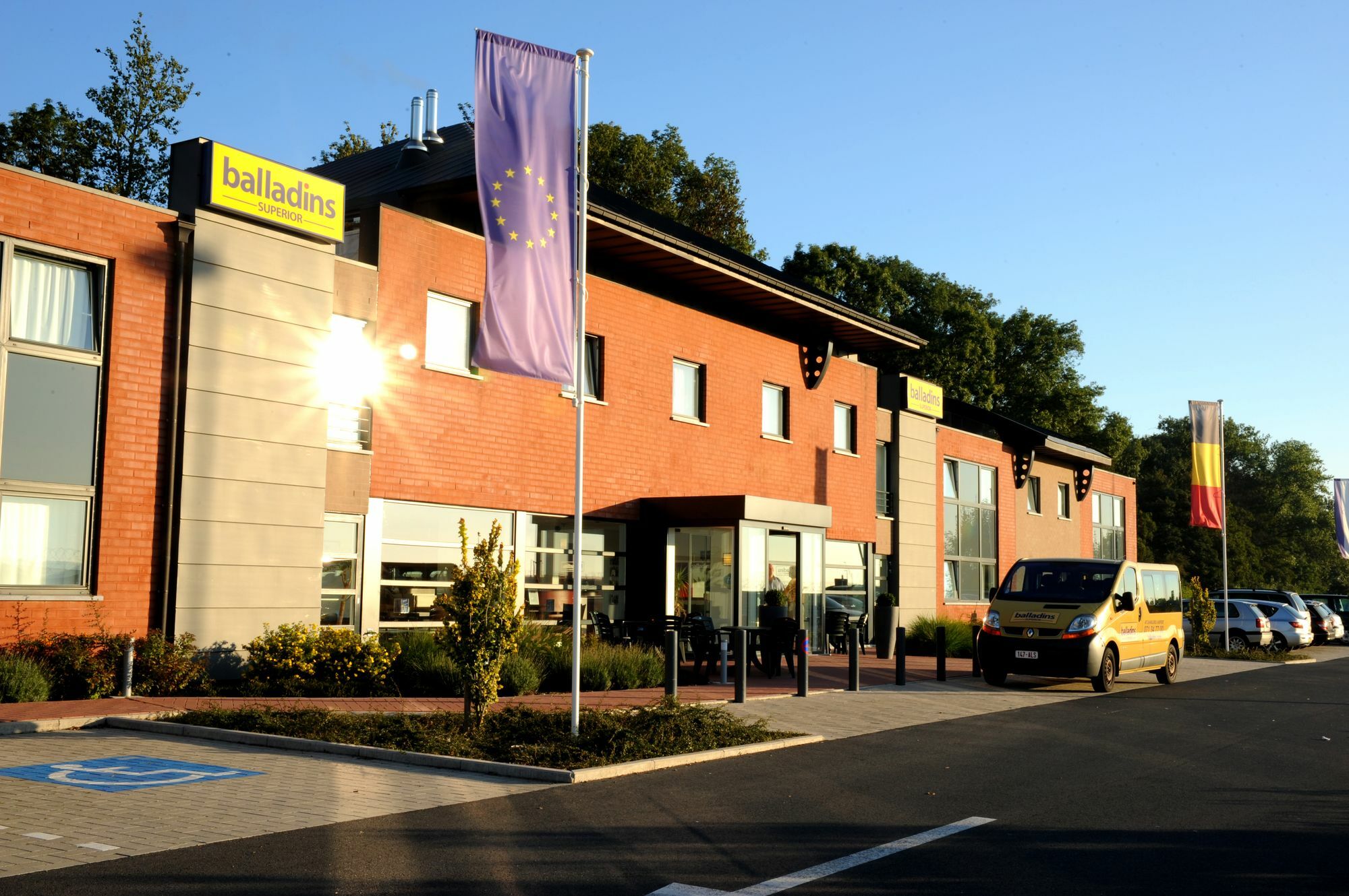 Dc Hotel Charleroi Airport Экстерьер фото